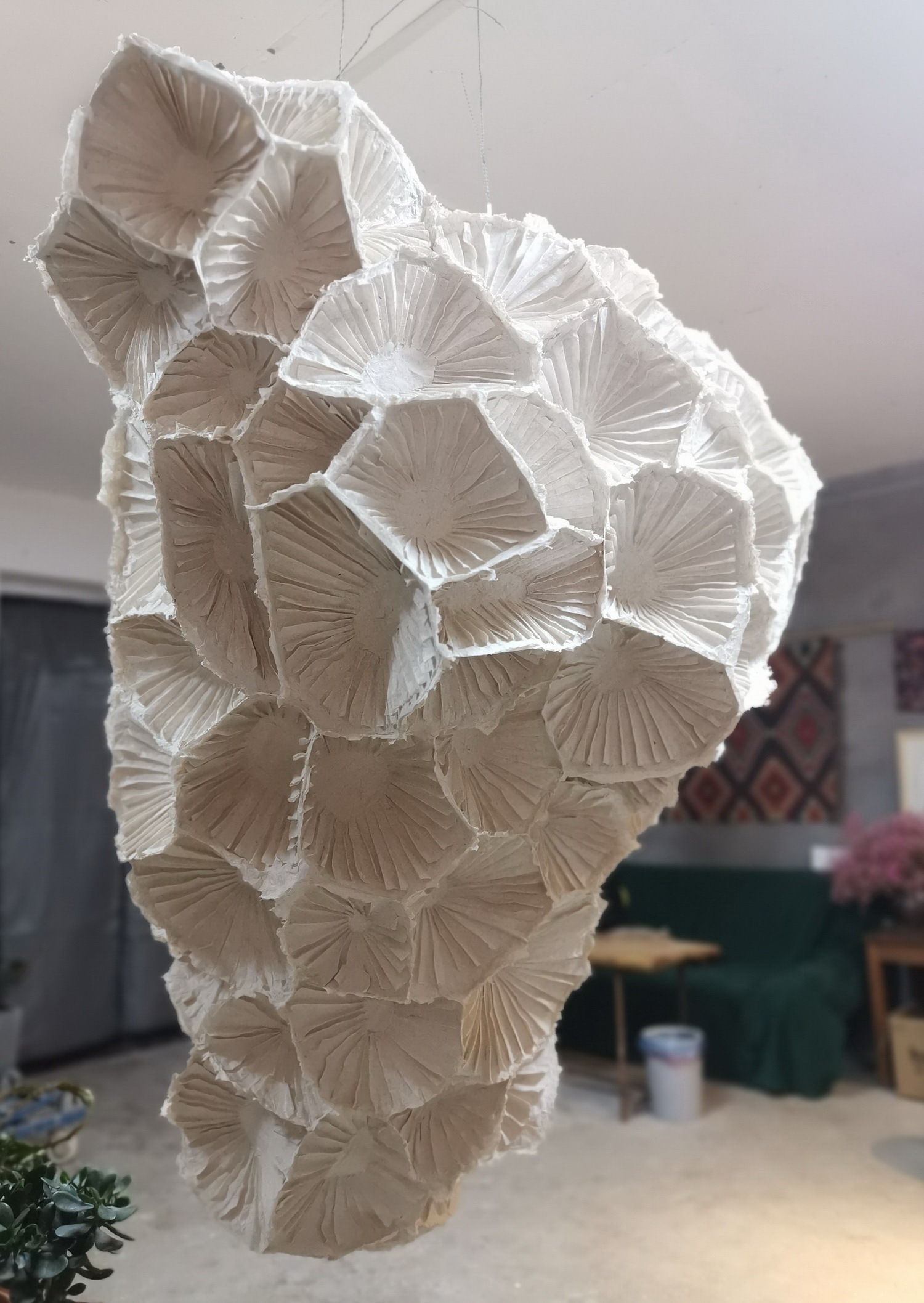 《它山石》 纤维艺术 2020  材料 ：宣纸