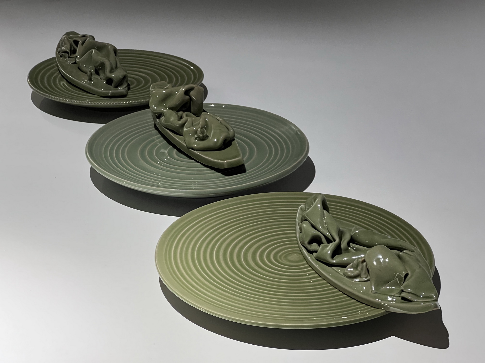 05.《卧游系列》,青瓷,单件尺寸：50cm×50cm×10cm