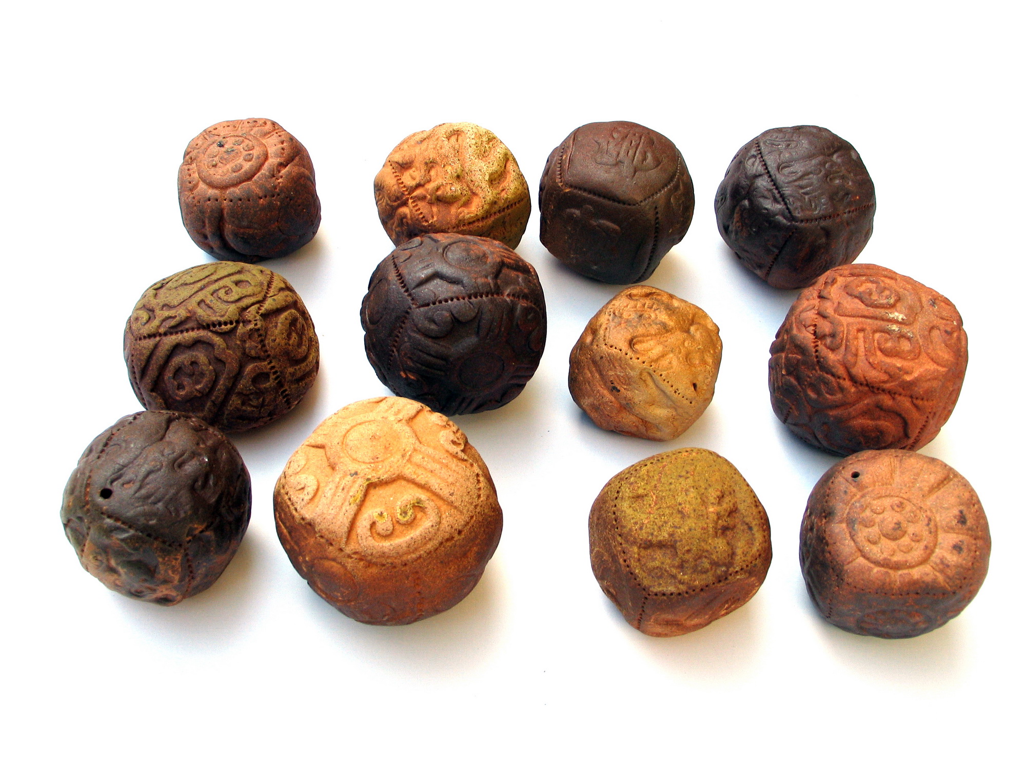 11.《封存的记忆之二 》陶瓷，柴烧，10cmx10cm 10cm